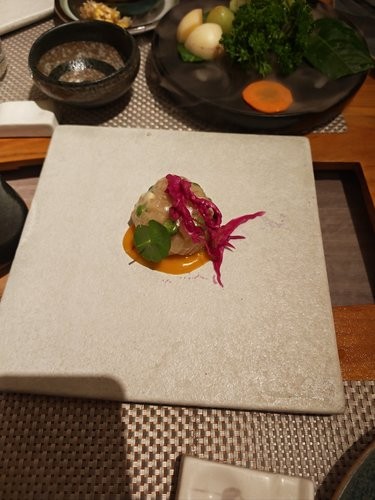 菜品很精致啊~~蛮好看的哈～～