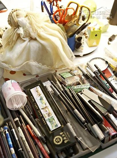 零散物品巧收纳 3招打造整洁书房 第3张