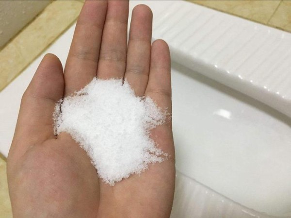 卫生间难打扫？加1种“便宜货”，卫生间打扫得干干净净
