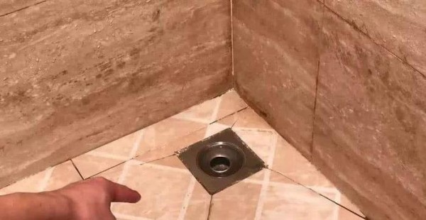 卫生间难打扫？加1种“便宜货”，卫生间打扫得干干净净
