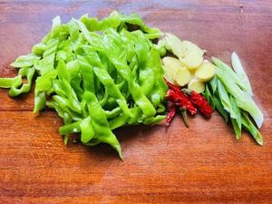 家常快手菜 酱爆墨鱼仔(15分钟搞定)的做法 步骤4