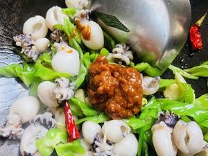 家常快手菜 酱爆墨鱼仔(15分钟搞定)的做法 步骤8