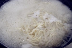 葱油拌面——5分钟早餐的做法 步骤5
