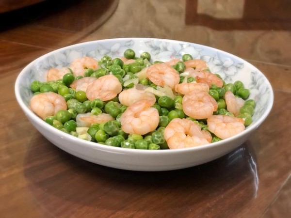青豆炒虾仁(10分钟快手菜)的做法