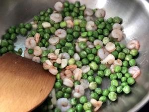 青豆炒虾仁(10分钟快手菜)的做法 步骤4