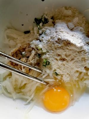 快手早餐:白萝卜鸡蛋饼的做法 步骤3