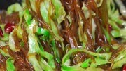 包菜炒粉丝的做法,简单下饭比肉还好吃#家常菜 #美食