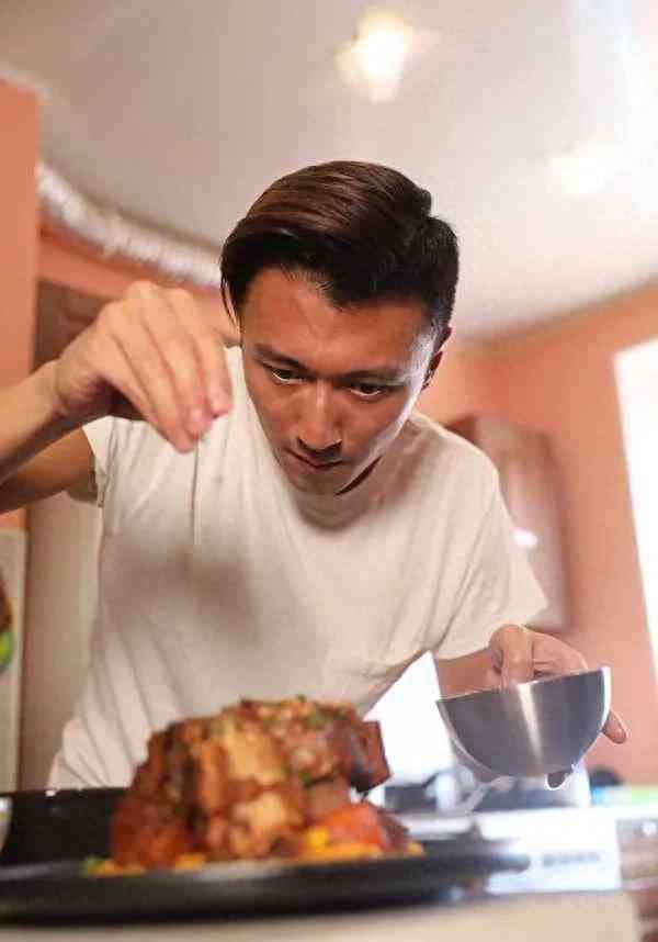 AI揭秘：从选材到烹饪，全方位解析牛肉面的自动化制作流程