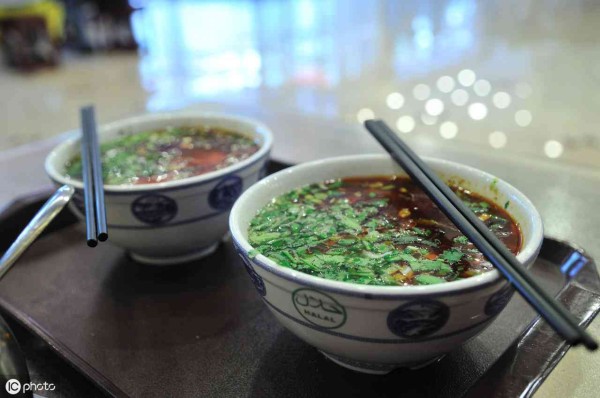 AI揭秘：从选材到烹饪，全方位解析牛肉面的自动化制作流程