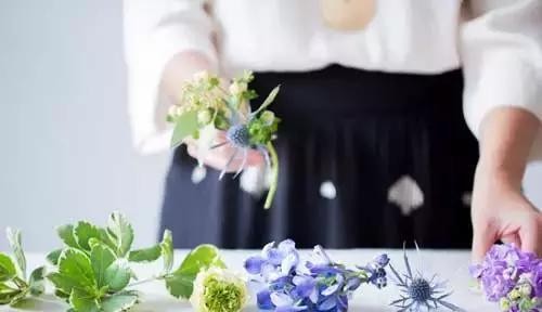 花艺｜一个水杯如何diy出一个美丽的花束？