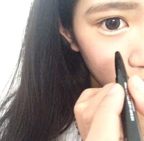 过期化妆品要扔到？变废为宝小妙招，让过期化妆品也可以有大用处