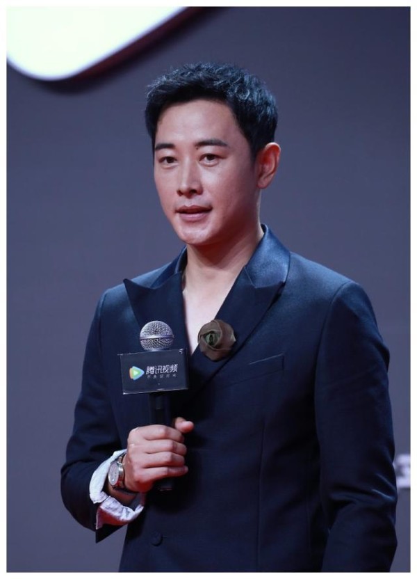 唐嫣产下龙凤胎后大变样，苹果肌下垂，罗晋照顾宝宝也衰老不少