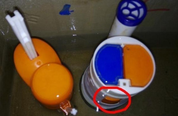 马桶用久了冲不干净怎么办？教你一招，让马桶冲劲十足，干干净净