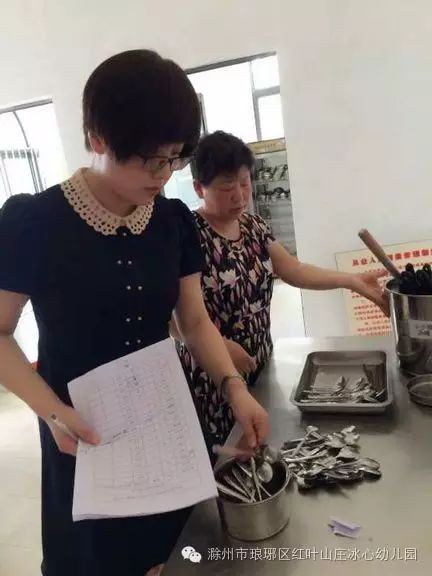 营造舒适环境 做好入园准备——红叶山庄幼儿园开展预备周卫生清洁工作-幼师课件网第10张图片