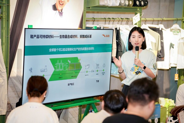 安踏儿童鞋商品 王琰