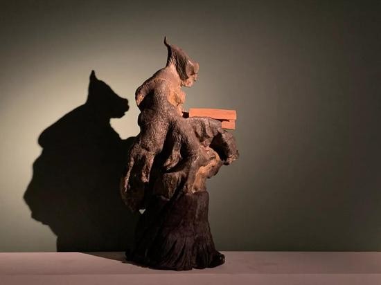 《读书万卷 神交古人》 灵璧石 110×58×40cm 李金生