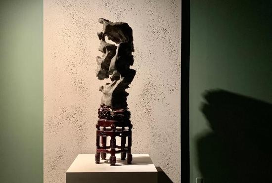 《黛云》 灵璧石 118×58×48cm 曹磊