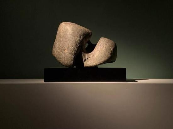 《八风吹不动》 灵璧石 60×23×43cm 佘文涛