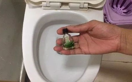 污迹严重的抽水马桶怎么清洗