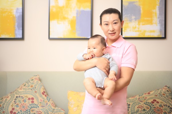 国家大力支持员工制家政服务企业和从业人员,提供住房保障、提高薪资待遇!