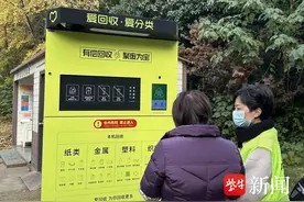 喝剩的牛奶盒也能回收，还能“变现”…… 首批“互联网+”智能回收机在无锡启用图片
