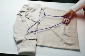 今天才知道,衣架倒着放,还能防止羊毛衫羊变形不易破损,太棒了视频封面