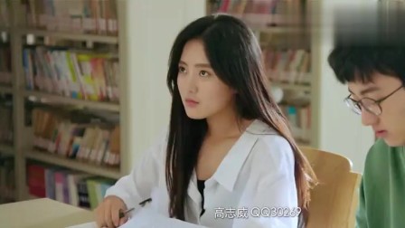小女友收到的情书成堆,醋王男友上线,女友亲了他一口