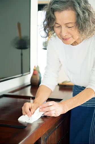 74岁“逆龄”奶奶,46年如一日的精致:看完我不害怕变老了