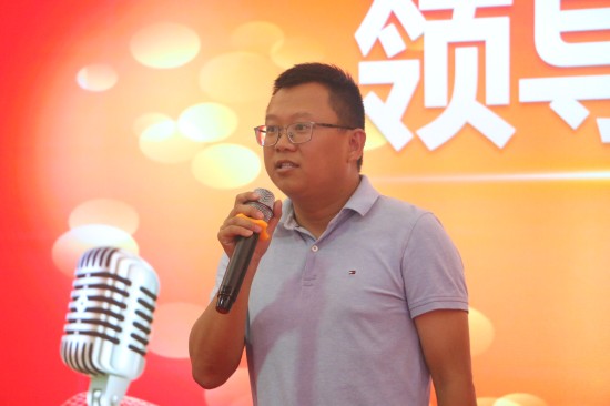 长富牛奶福州鳌峰配送管理中心总经理张林发表讲话