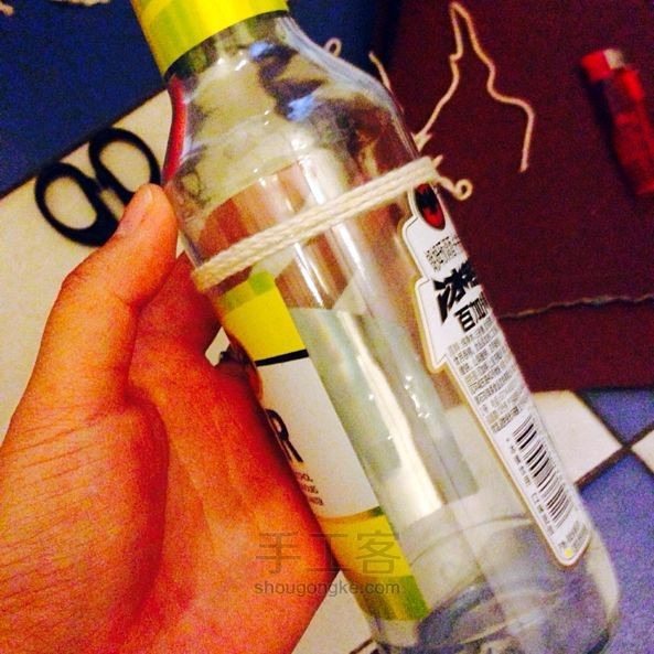 漂亮的小玻璃水杯!废物利用DIY教程! 第2步