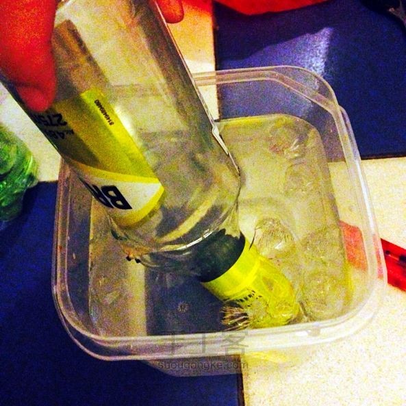 漂亮的小玻璃水杯!废物利用DIY教程! 第6步