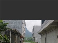 规格4.8*18米,小区房屋成排规划,小区环境安静舒适依山傍水适合居住门前道路交通便利,靠近第四小学