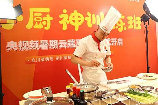 来新东方烹饪体验小小厨神夏令营！