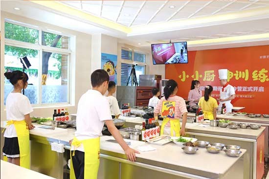 来新东方烹饪体验小小厨神夏令营！