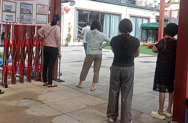 青春期孩子太黏妈妈怎么办?