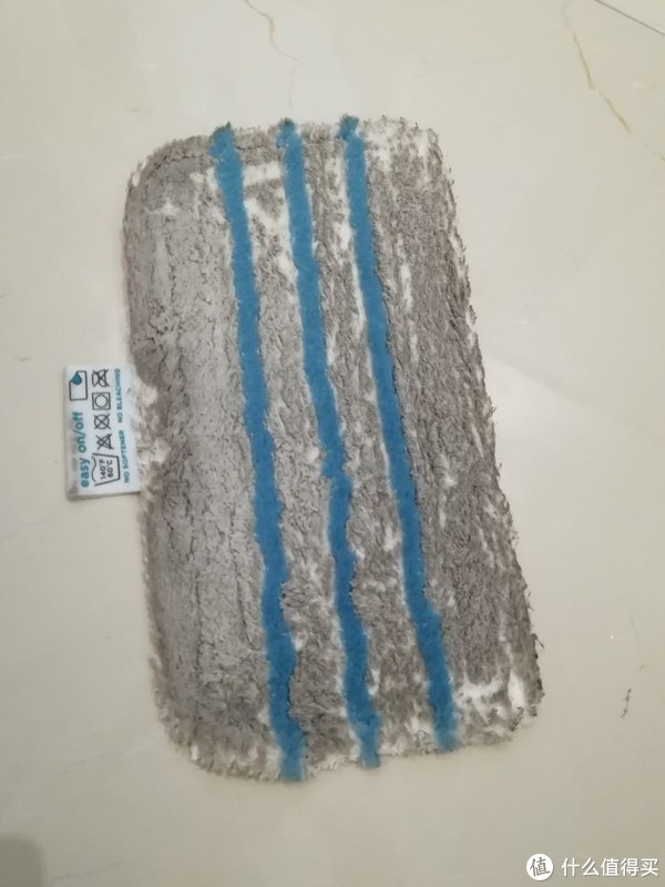 第一次使用蒸汽拖把拖了客厅餐厅厨房后的清洁布，后来再拖就没这么脏了