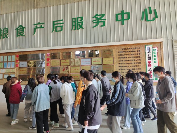 崇尚勤俭节约，创建文明餐桌 ——管理工程系组织学生开展劳动教育活动