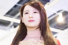 人工智能美女机器人生活伴侣，不发脾气接近真人，售价15万视频封面