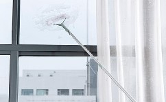 如何清洗隐形纱窗？