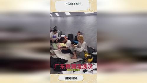 大桥洞下面睡觉