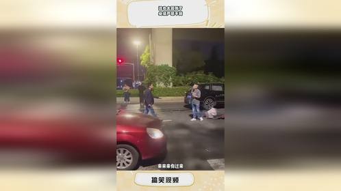 这也太嚣张了，必须严惩不贷！