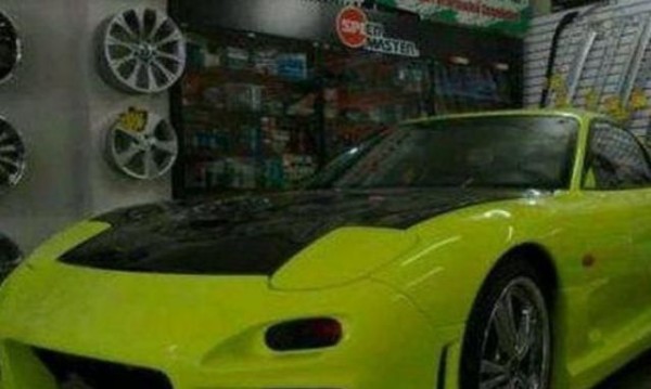 男子花2千块翻新报废超跑,前后一对比,网友跪拜:手艺人