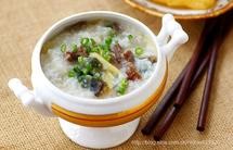 电饭煲版皮蛋瘦肉粥