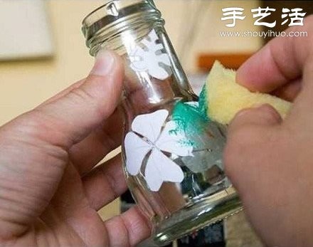 玻璃瓶变废为宝手工制作精致花瓶 - www.shouyihuo.com