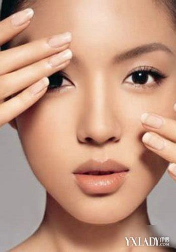 怎样进行简单化妆打扮自己的步骤是什么？ 1