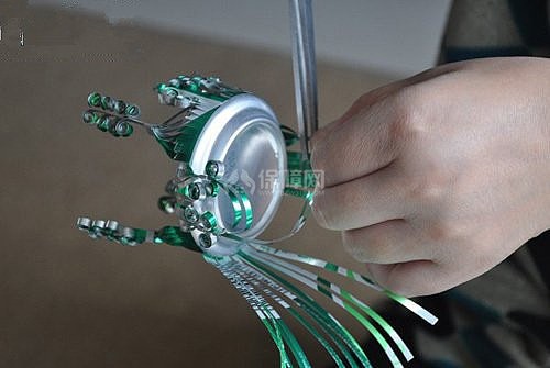 家居DIY：废弃易拉罐手工DIY工艺小椅子