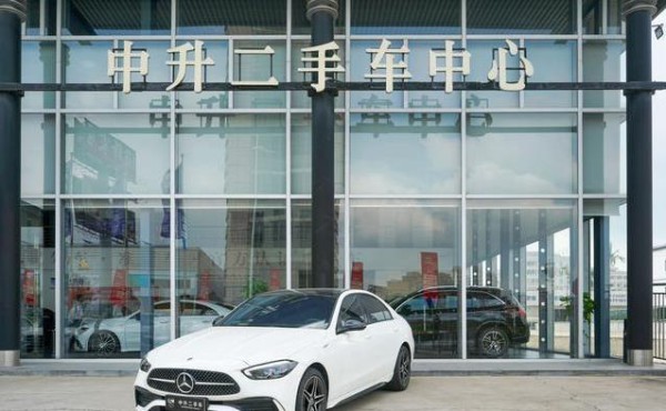 二手奔驰C级仅2.1万公里，优惠11万，豪华生活触手可及？