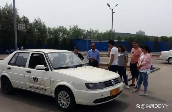 为啥考C1驾照的人越来越少？驾校教练说出真相，谁考谁是冤大头-有驾