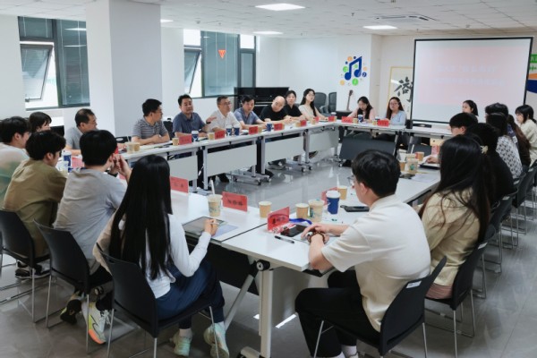 提炼成果 倾听心声——校领导深入“一站式”学生社区调研指导