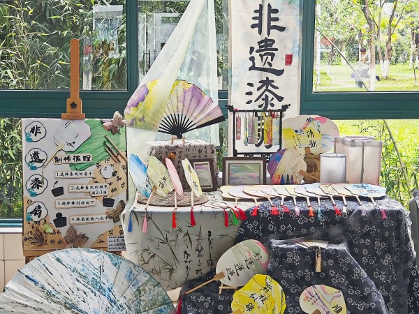 管理服务学院：举办“非遗新生力　童心传薪火”非遗环创展绽放文化新韵
